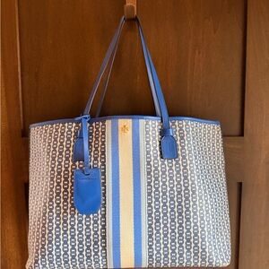 Tory Burch Gemini Link Blue and White Shoulder Bag